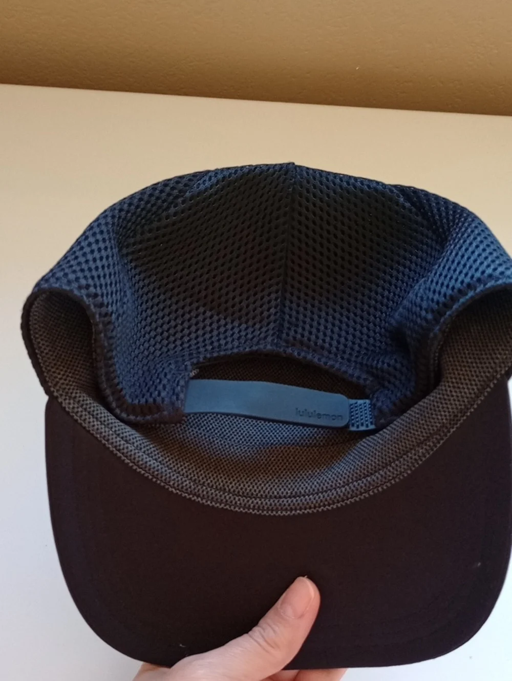 Lululemon Size s Hat Black Sporty Active Athletic Adjustable Back